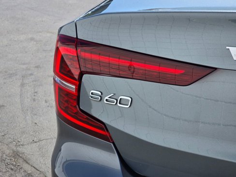 Used 2019 Volvo S60 T5 Inscription image 17