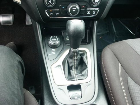 Used 2016 Jeep Cherokee Latitude w/ Cold Weather Group image 13