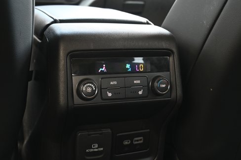 Used 2023 GMC Acadia SLT w/ Preferred Package image 10