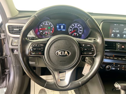 Used 2018 Kia Optima S w/ 18" Alloy Wheels Package image 17