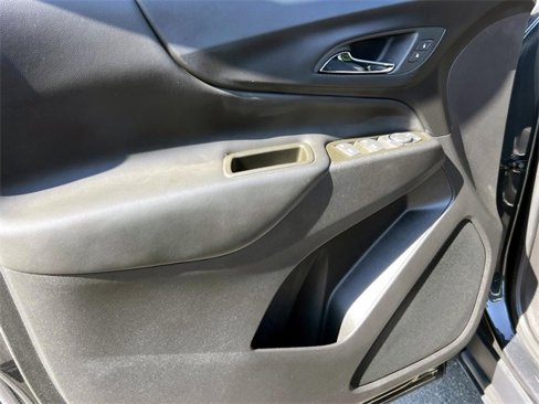 Used 2023 Chevrolet Equinox LT image 17