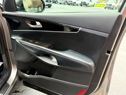 Used 2017 Kia Sorento L image 14