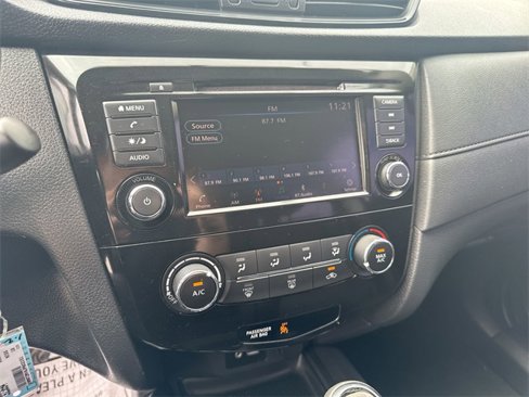 Used 2018 Nissan Rogue S image 16