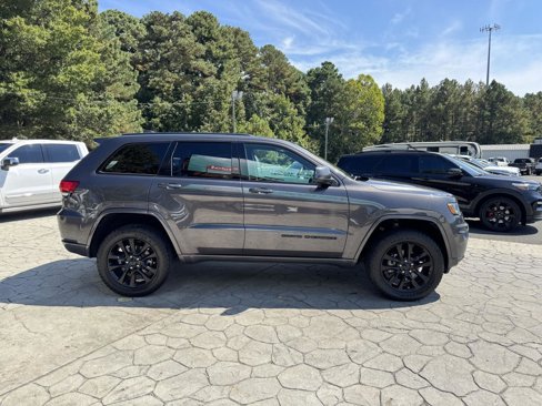Used 2018 Jeep Grand Cherokee Altitude image 19