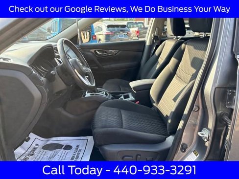 Used 2018 Nissan Rogue SV image 12