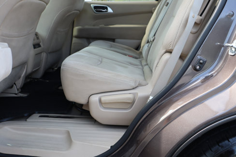 Used 2015 Nissan Pathfinder SV w/ Cargo Package image 20