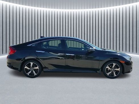 Used 2017 Honda Civic Touring image 4