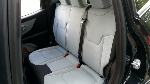 Used 2015 Jeep Renegade Latitude image 40