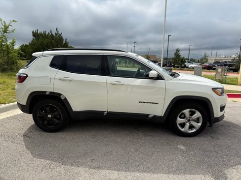 Used 2017 Jeep Compass Latitude image 4