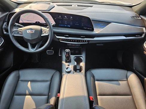 Used 2025 Cadillac XT4 Sport w/ Technology Package image 9