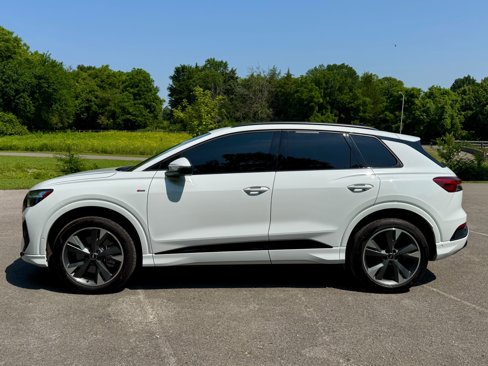 Used 2024 Audi Q4 e-tron Premium Plus image 8