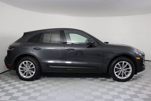 Used 2025 Porsche Macan image 8