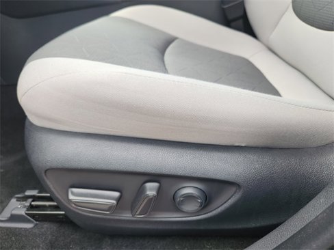 Used 2022 Toyota RAV4 XLE image 24