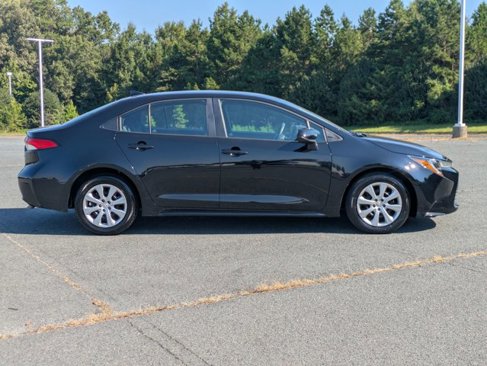 Used 2023 Toyota Corolla LE image 3