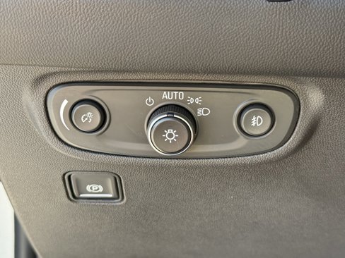 Used 2024 GMC Terrain SLT image 25