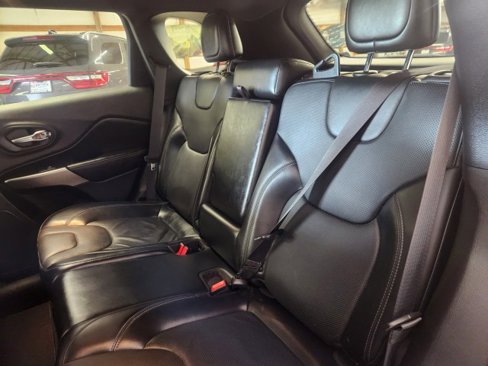 Used 2019 Jeep Cherokee High Altitude image 14
