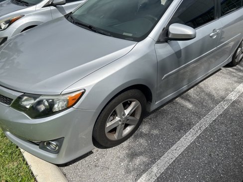 Used 2014 Toyota Camry L image 2