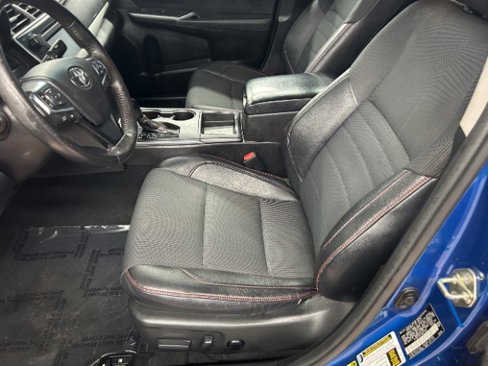 Used 2017 Toyota Camry SE image 8