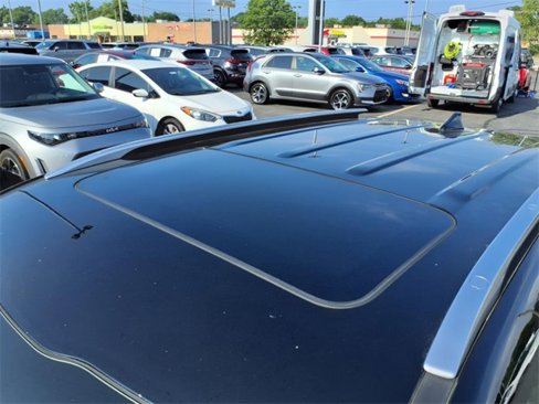 Certified 2022 Kia Seltos SX w/ Sunroof Package image 15