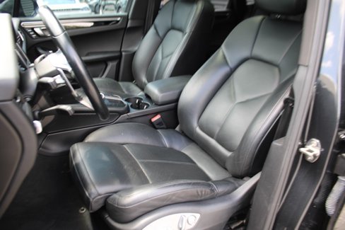 Certified 2018 Porsche Macan image 5