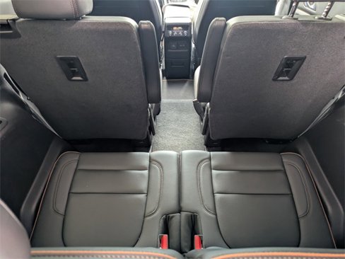 Used 2022 GMC Acadia AT4 w/ Technology Package image 12