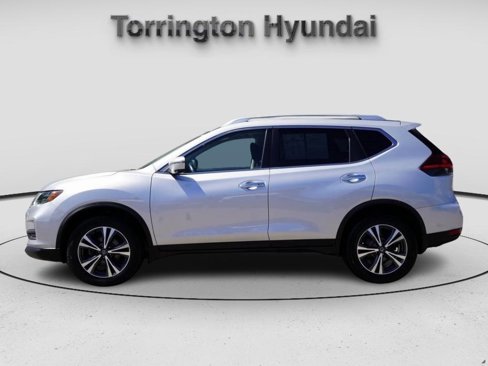 Used 2019 Nissan Rogue SV w/ Sun & Sound Touring Package image 4