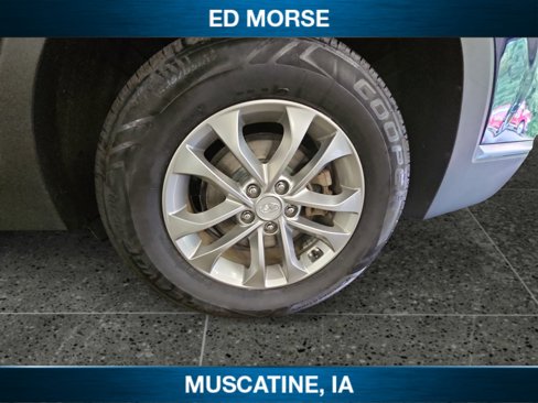 Used 2020 Hyundai Santa Fe SE image 10