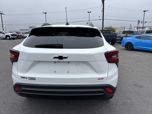 New 2025 Chevrolet Trax RS w/ Sunroof Package image 7