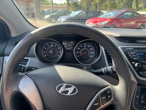 Used 2014 Hyundai Elantra SE image 11