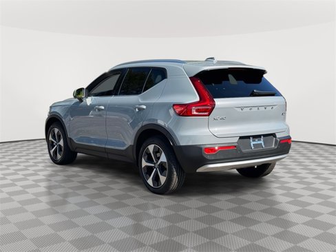Used 2025 Volvo XC40 B5 Core w/ Climate Package image 5