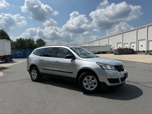 Used 2017 Chevrolet Traverse LS image 2