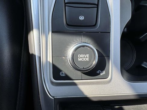 Used 2022 Ford Explorer XLT w/ Equipment Group 202A image 19