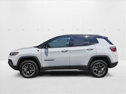Used 2024 Jeep Compass Trailhawk image 8
