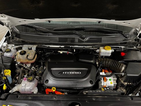 Used 2024 Chrysler Pacifica Select image 32