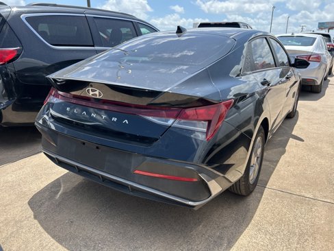 Used 2024 Hyundai Elantra SE image 37