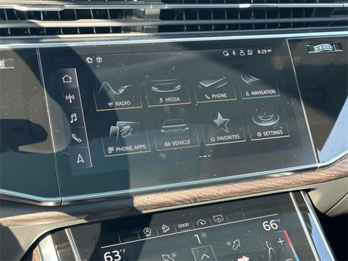 Used 2022 Audi Q8 Premium image 30
