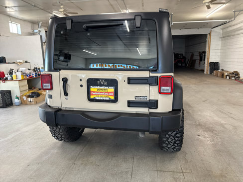 Used 2016 Jeep Wrangler Rubicon w/ Power Convenience Group image 77