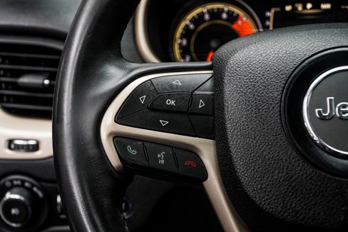 Used 2016 Jeep Cherokee Latitude w/ Comfort/Convenience Group image 26