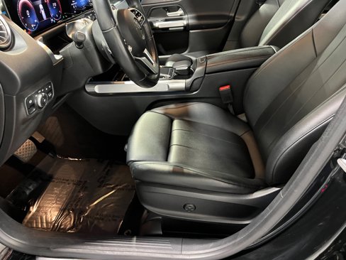 Used 2020 Mercedes-Benz GLB 250 4MATIC image 27