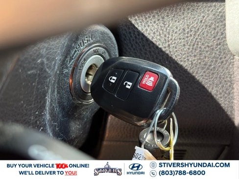 Used 2017 Toyota Highlander LE image 33