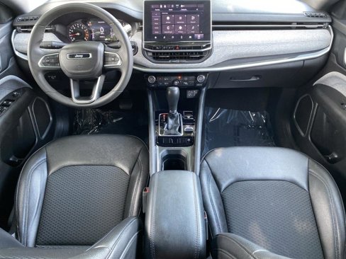 Used 2024 Jeep Compass Latitude image 2