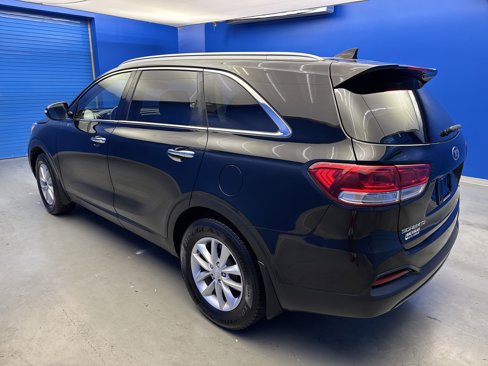 Used 2017 Kia Sorento LX w/ LX Convenience Package image 5