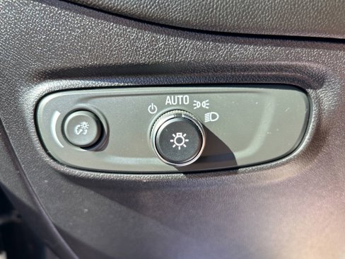 Used 2018 Chevrolet Equinox LT image 23
