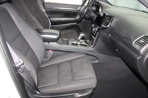 Used 2020 Jeep Grand Cherokee Laredo image 30