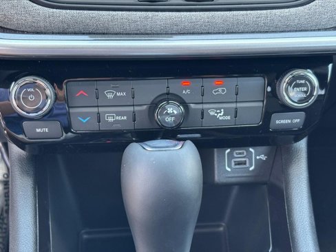 New 2025 Jeep Compass Latitude image 20