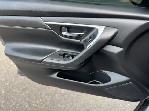 Used 2017 Nissan Altima 2.5 SL w/ Moonroof Package image 18