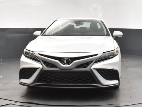 Used 2024 Toyota Camry SE image 10