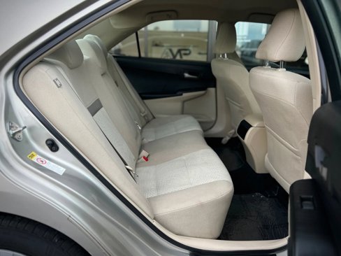 Used 2013 Toyota Camry L image 19