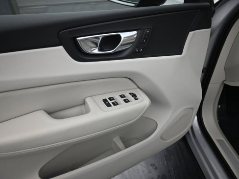 New 2025 Volvo XC60 B5 Core image 10