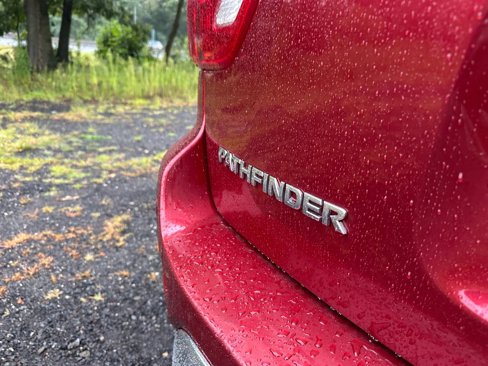 Used 2017 Nissan Pathfinder SL image 11